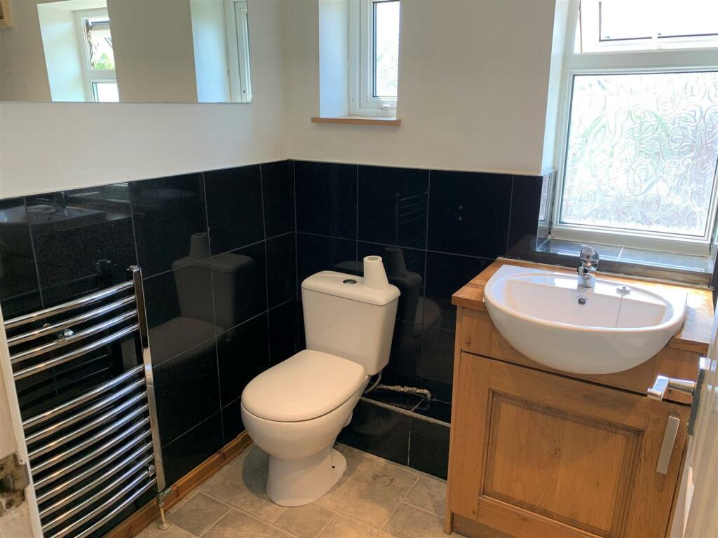 Bathroom 2.jpg