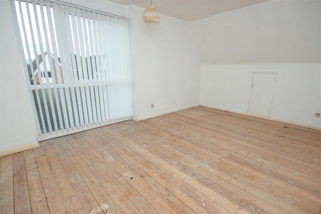 Bedroom 1.jpg