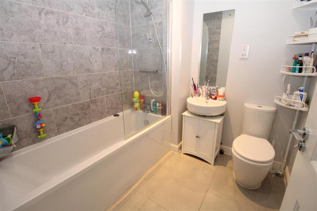 Bathroom.JPG