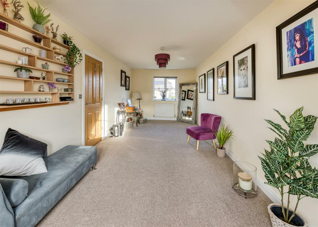 41 Kings Road-bed2b.jpg