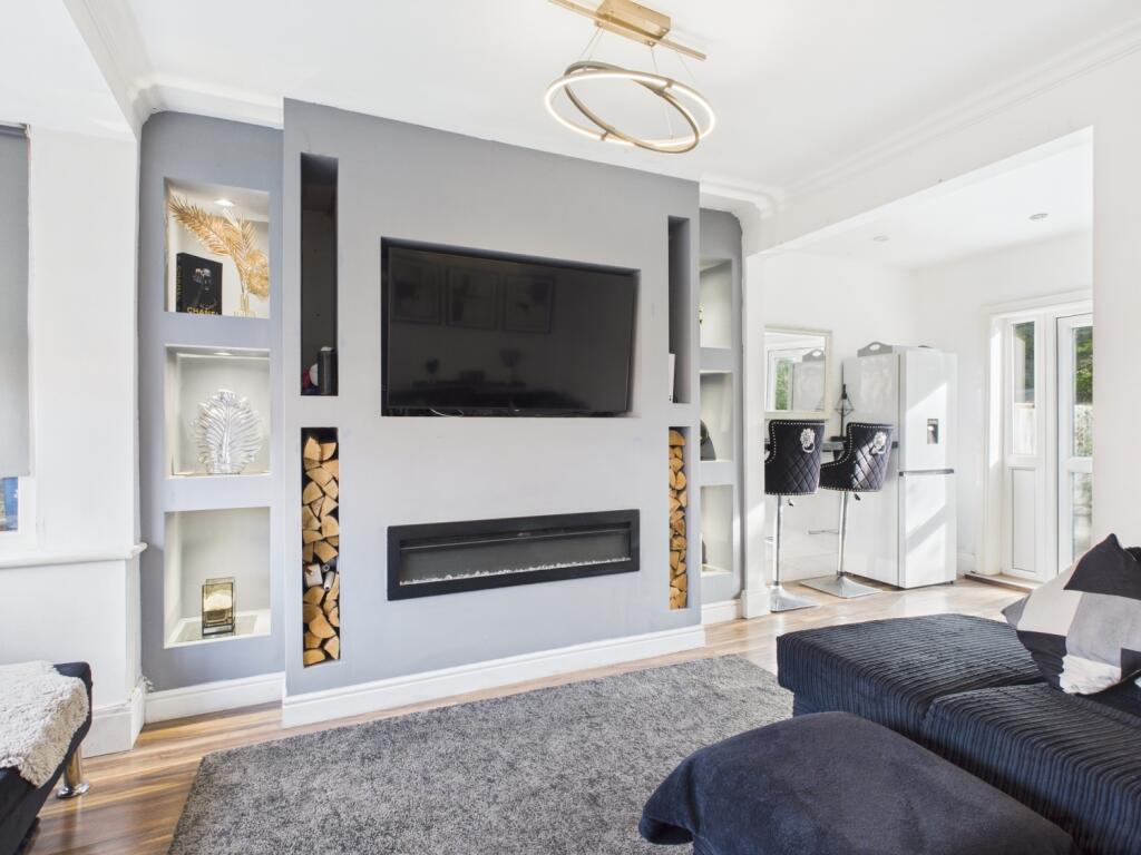 CAM04634G0-PR0025-STILL004