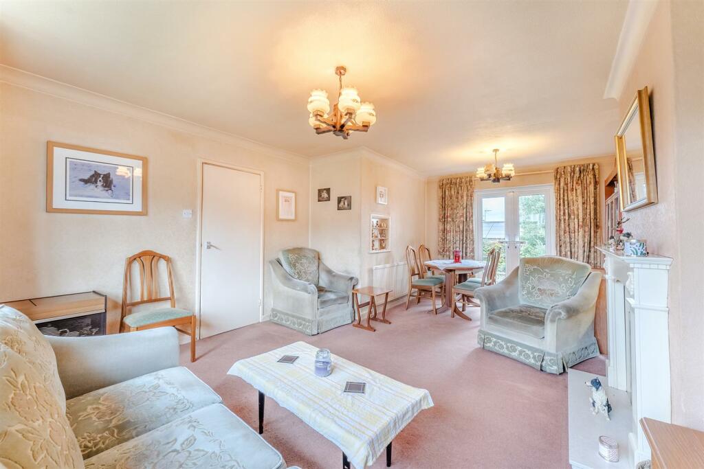 Lounge/Dining Room