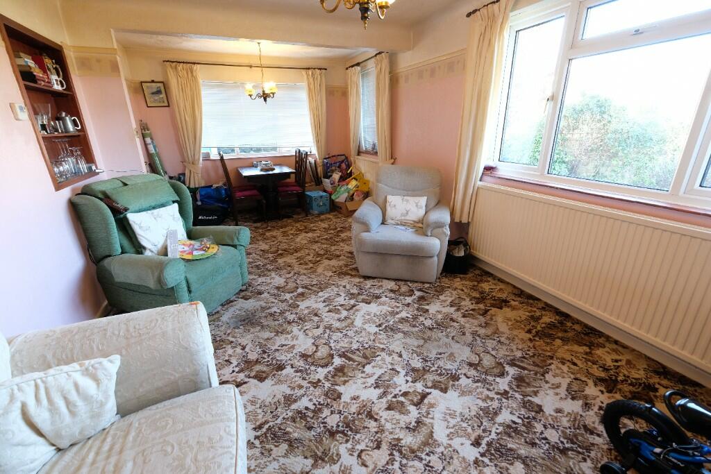 SITTING/DINING ROOM
