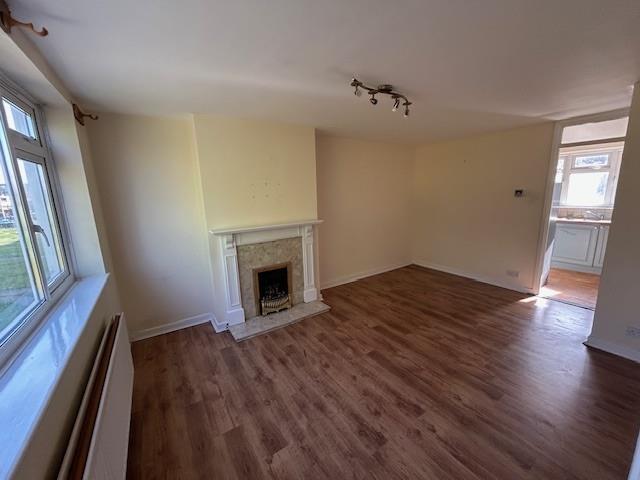49 Cargreen Rd lounge 2.jpg