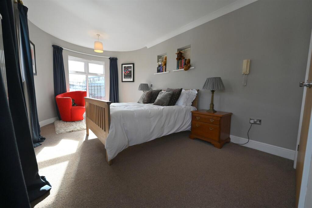 bedroom1.JPG
