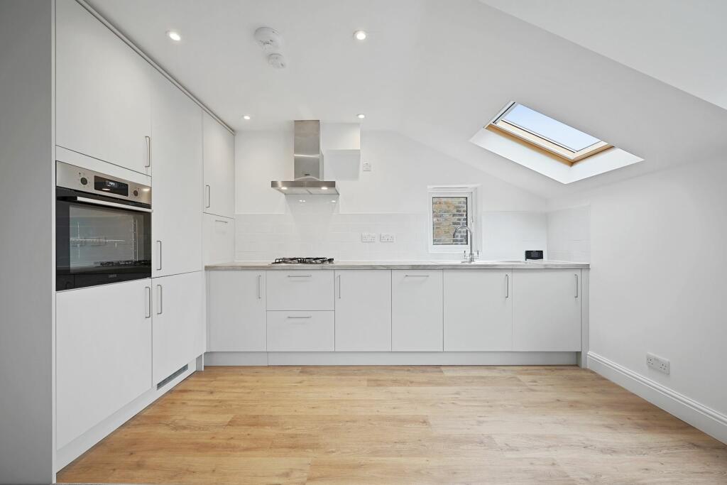 05-7d8d80298 VM-FLAT 7 ,1-3 PLESHEY ROAD N7 0RA...