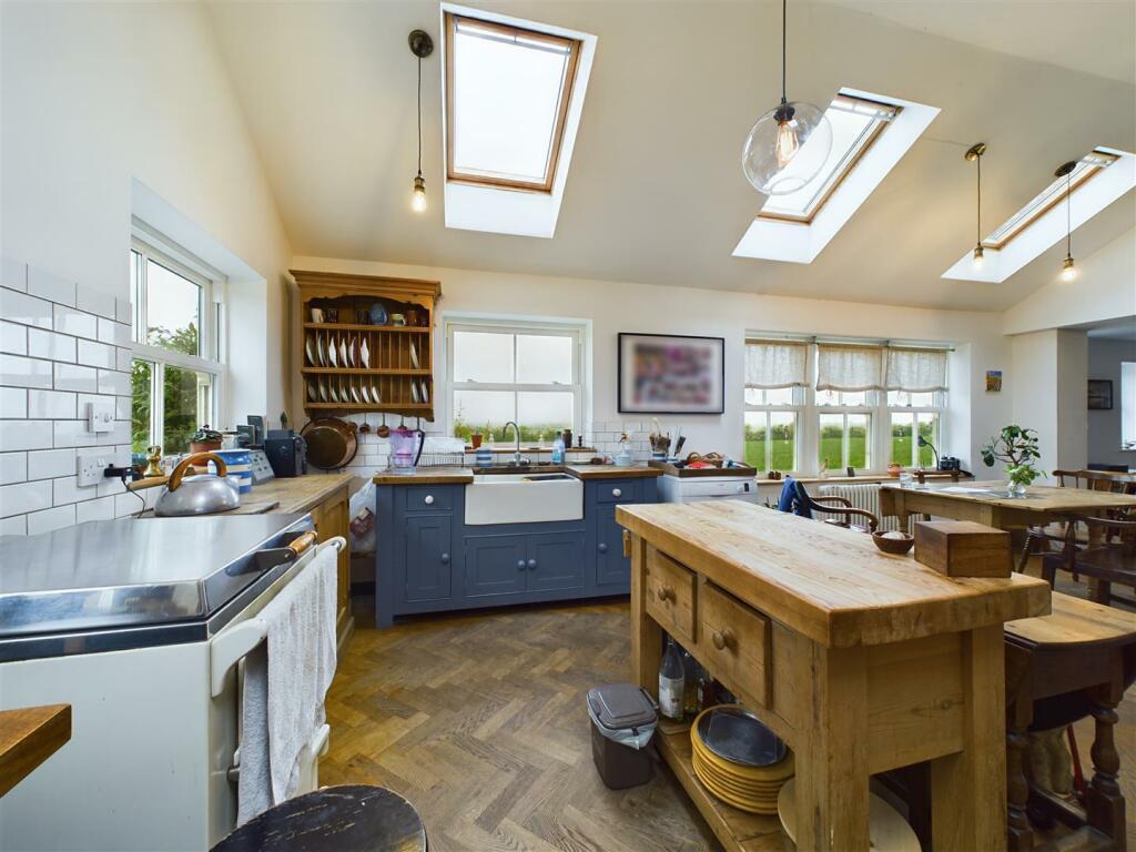 KITCHEN AREA