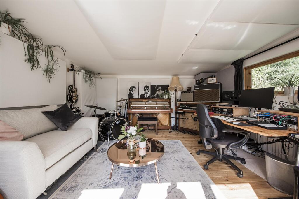 Studio Office