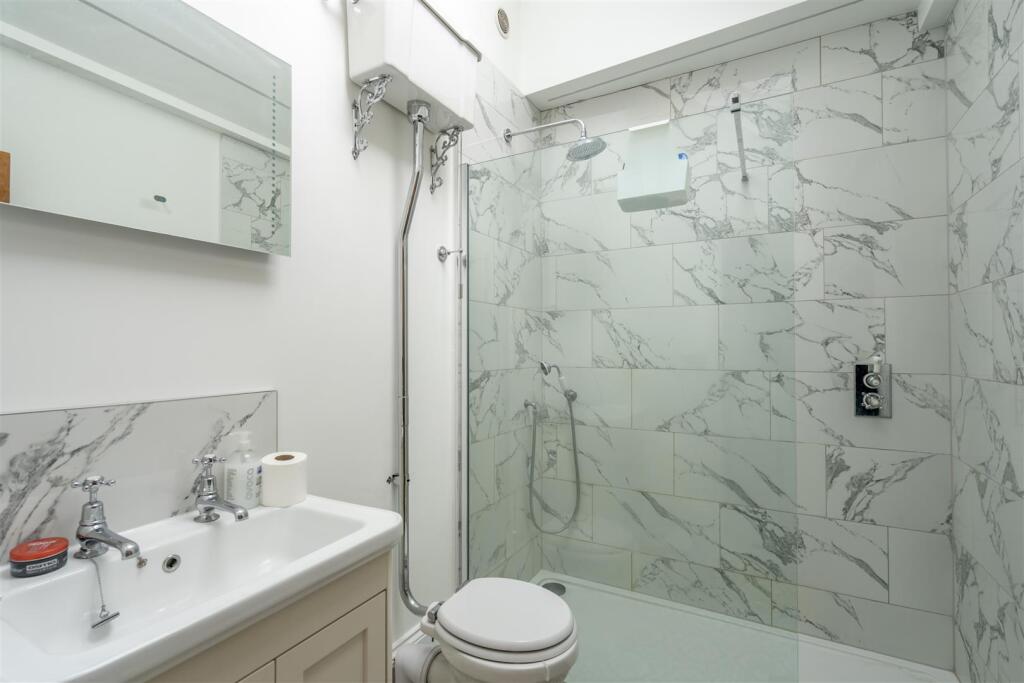 Shower Room.jpg