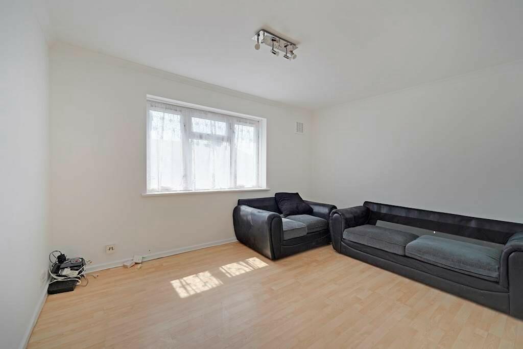 Reception/Bedroom 