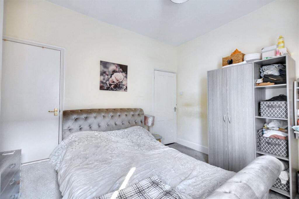 Bedroom 1_2.jpeg