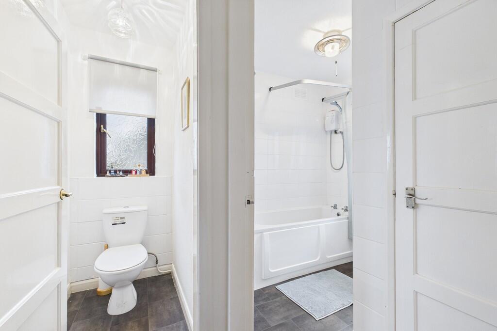 Bathroom and Sepe...