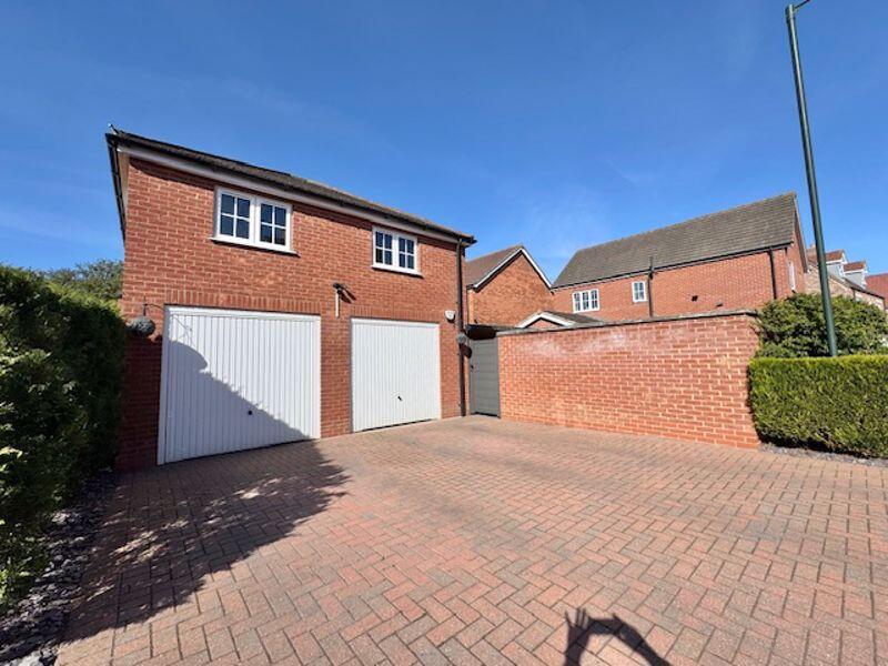 Garage, annexe and parking