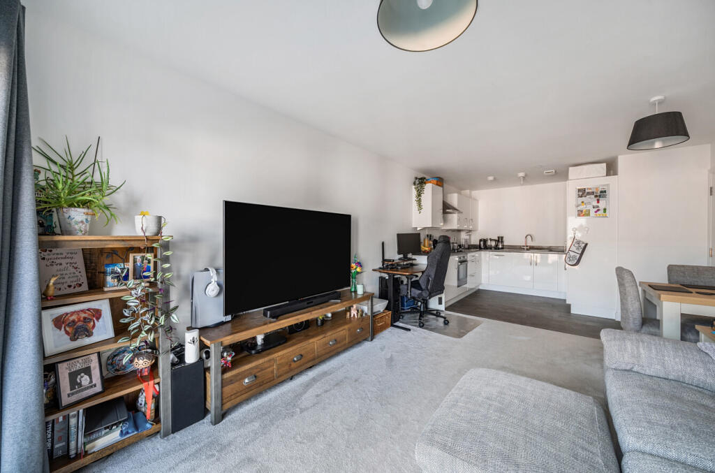 1348181-7-68bf05e...