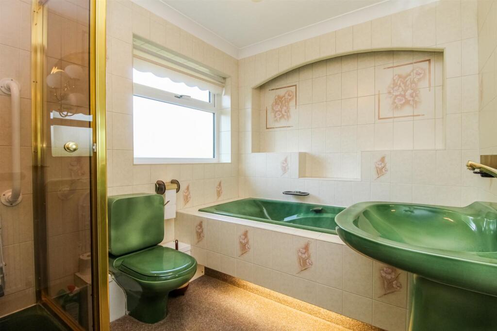 BATHROOM/W.C.