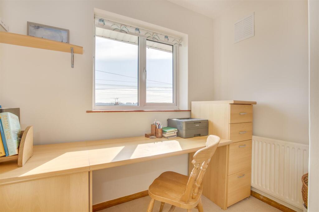 7 Hunt Road, HP13 7RE-4.jpg