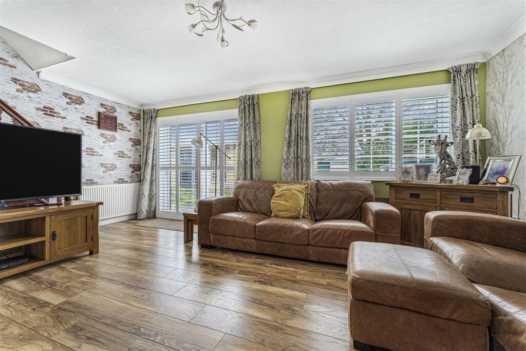 Sitting Room / Dining Room