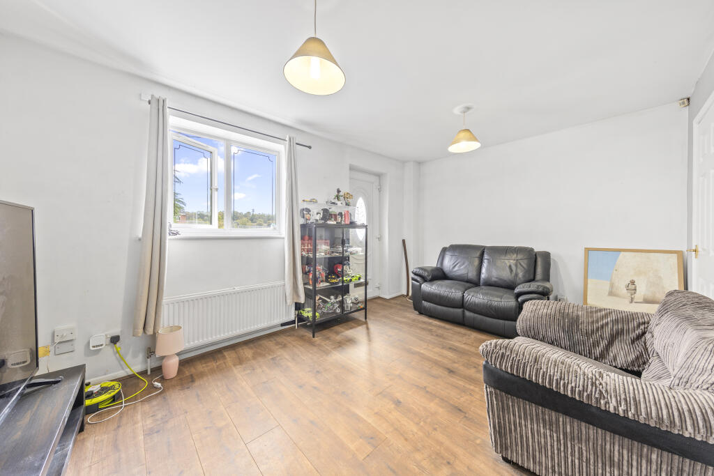 Living Room4 T202508261553.jpg