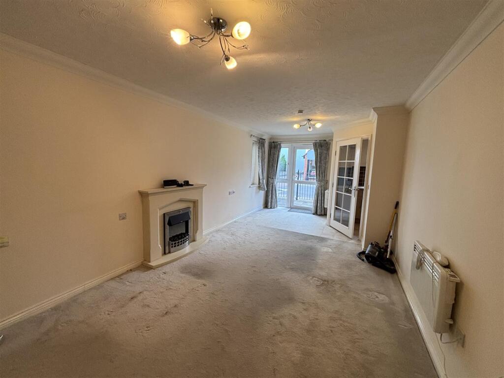 Living room 2.jpg