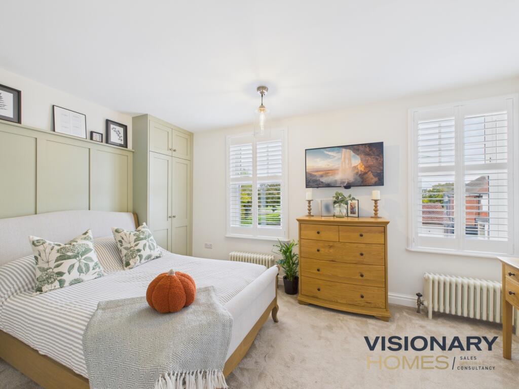 CAM03522G0-PR0220-STILL028