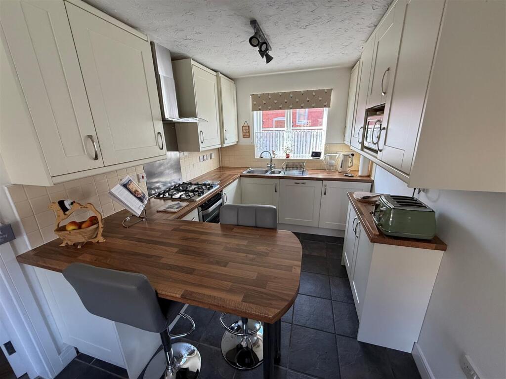 KL1 Kitchen.jpg