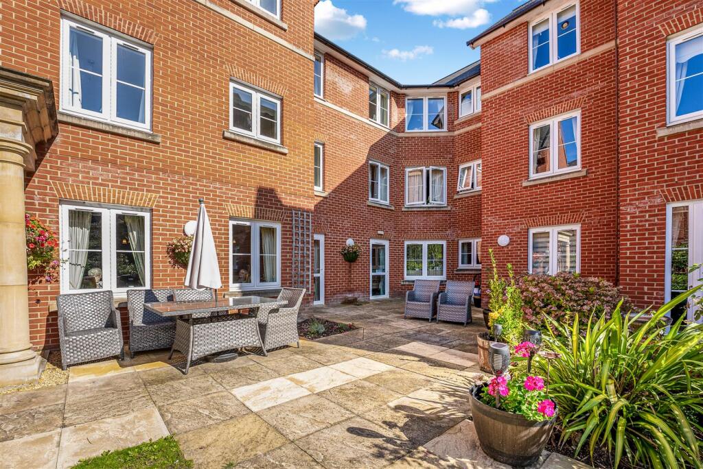 41 Foxhall Court, Banbury-3.jpg