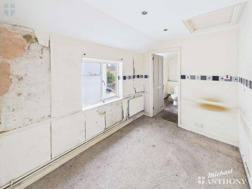 CAM03218G0-PR0818-STILL005-thumbnail-h750-70