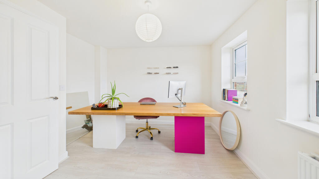 CAM04968G0-PR0063-STILL020