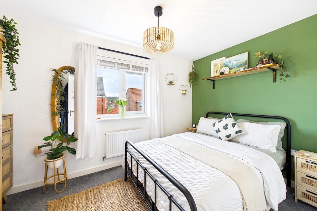 2 English Mews - Master Bedroom