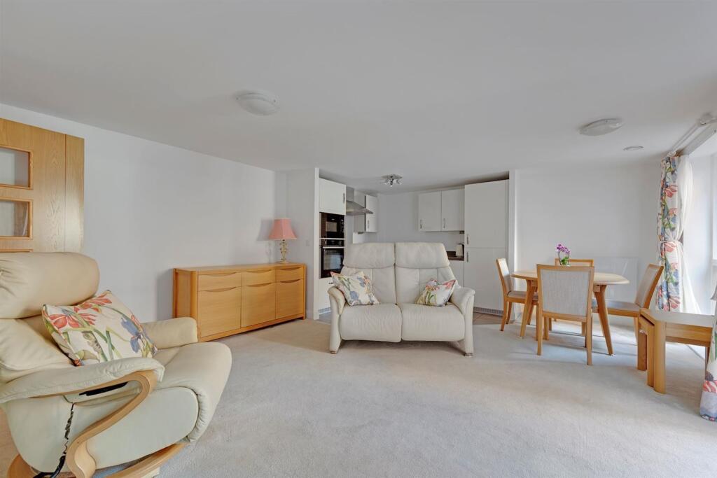 13-d3b5PFMCS - 4 Holly Place-43-medium.jpg