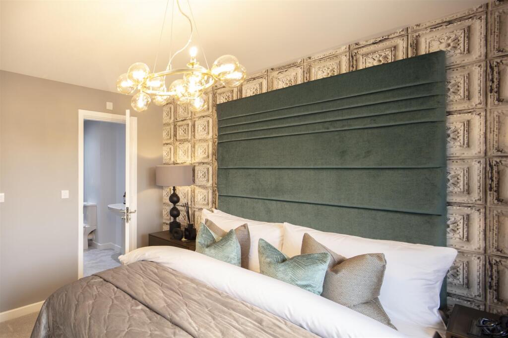 Principal bedroom
