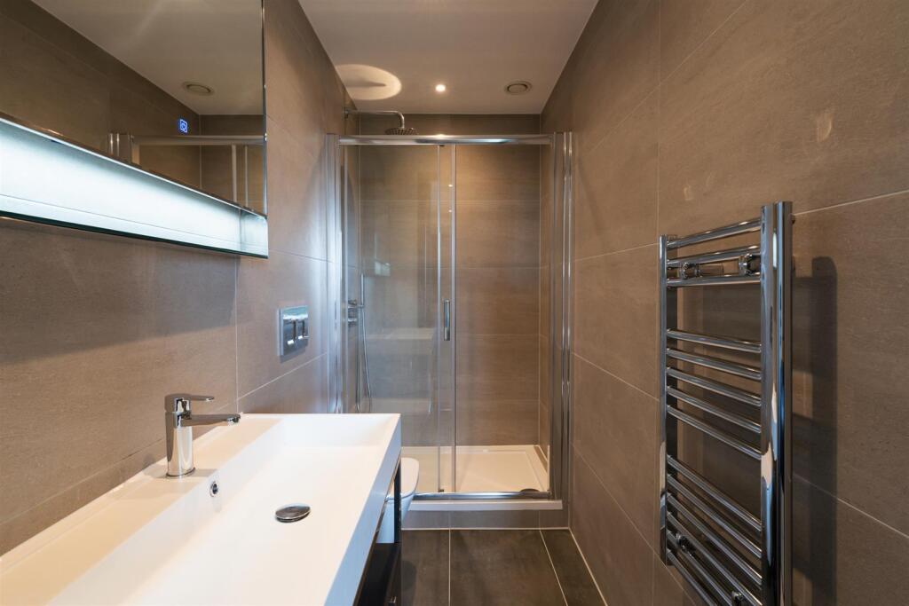 Master En-Suite Shower Room