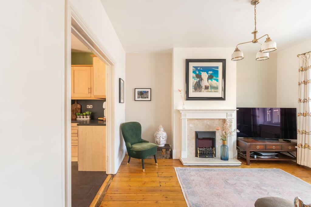 0A5RAN - Living Room G.jpg