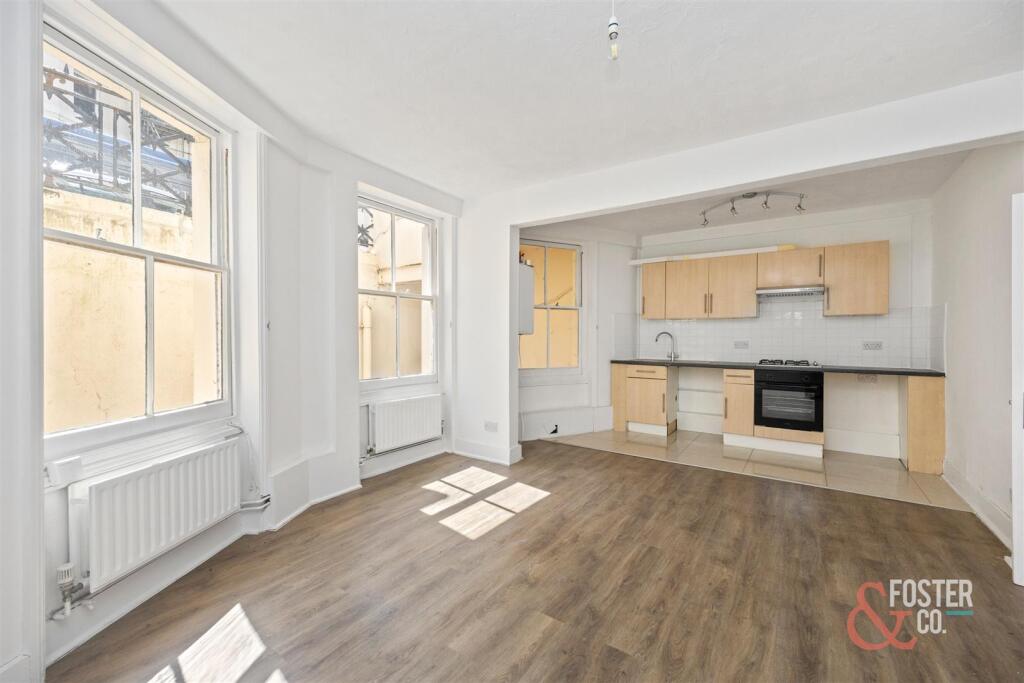 St Aubyns 18, Flat 1-003.jpg