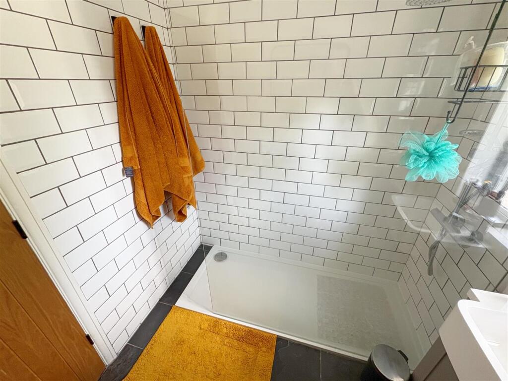Shower room (1).jpg