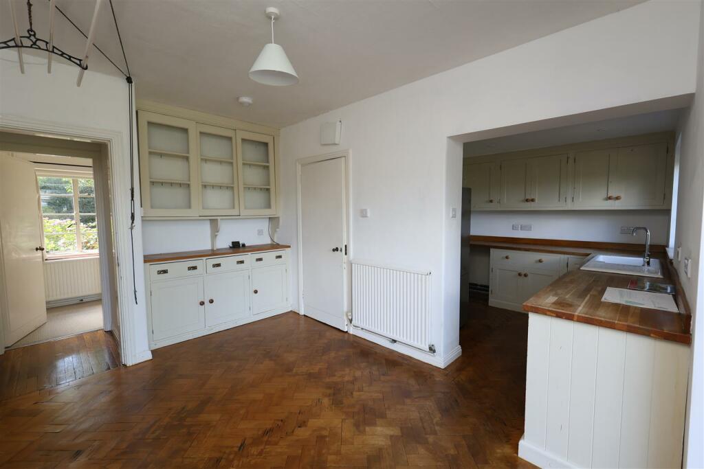 KITCHEN DINER