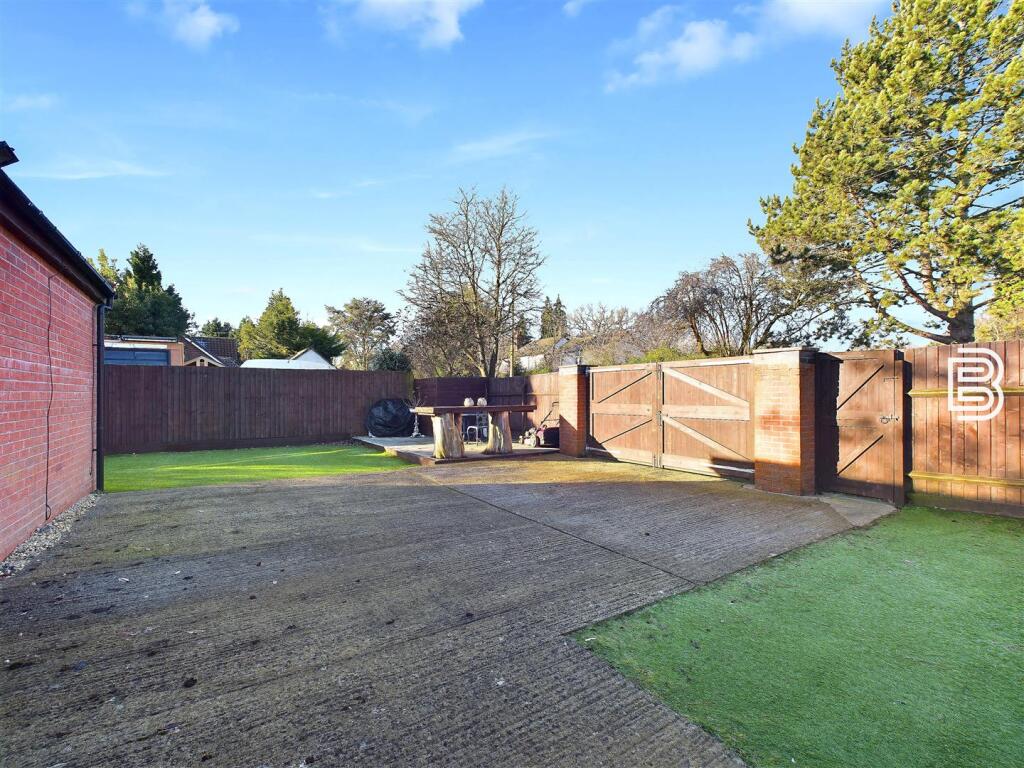 CAM03787G0-PR0066-TILL009.jpgS