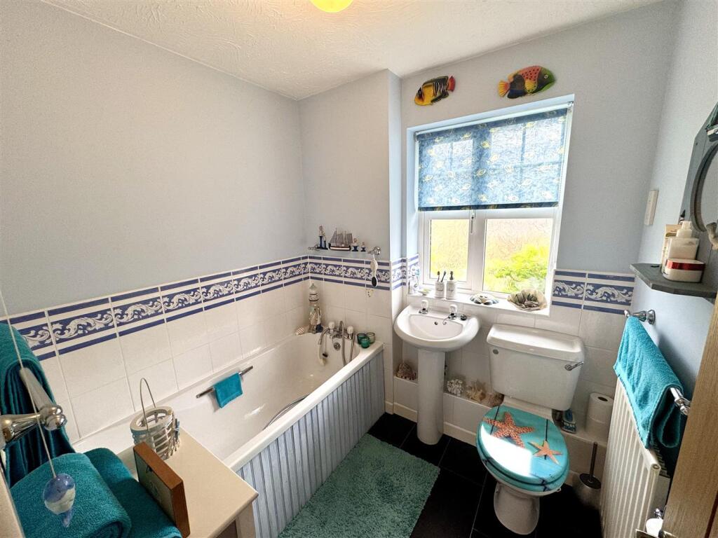 FAMILY BATHROOM