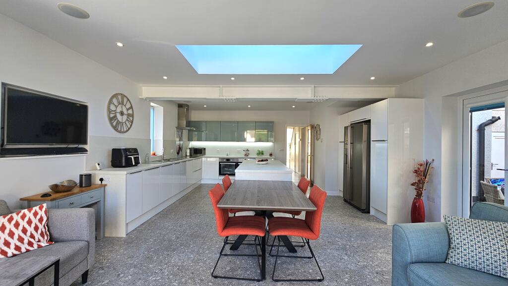 Kitchen / dining room / living area