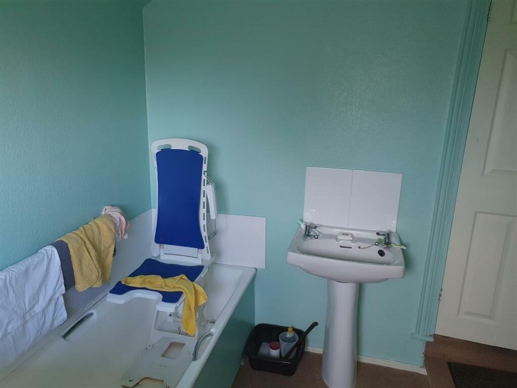 BATHROOM/W.C
