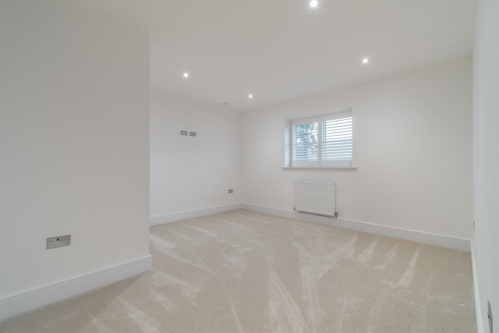 8584620-interior35.jpg