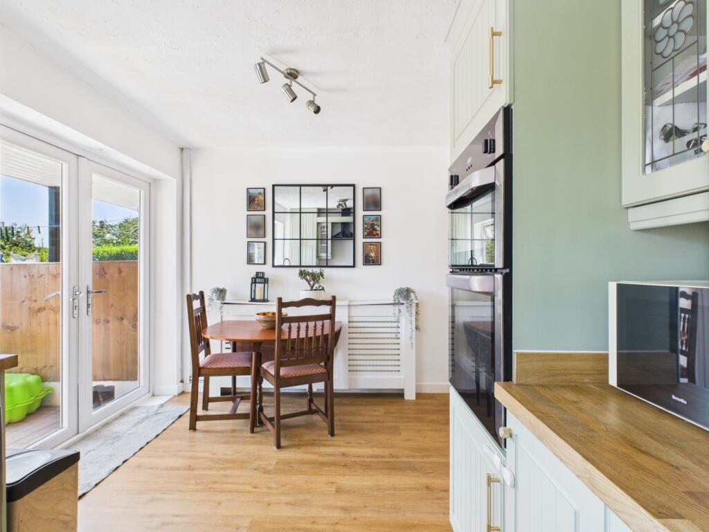 CAM03729G0-PR0092-STILL007