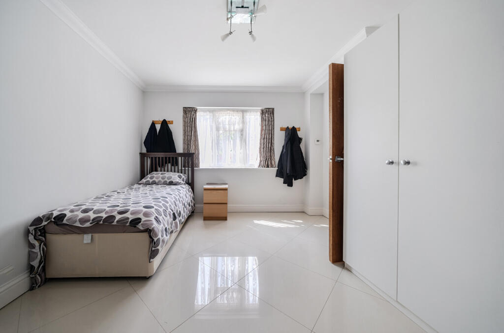 1309259-9-6848665...