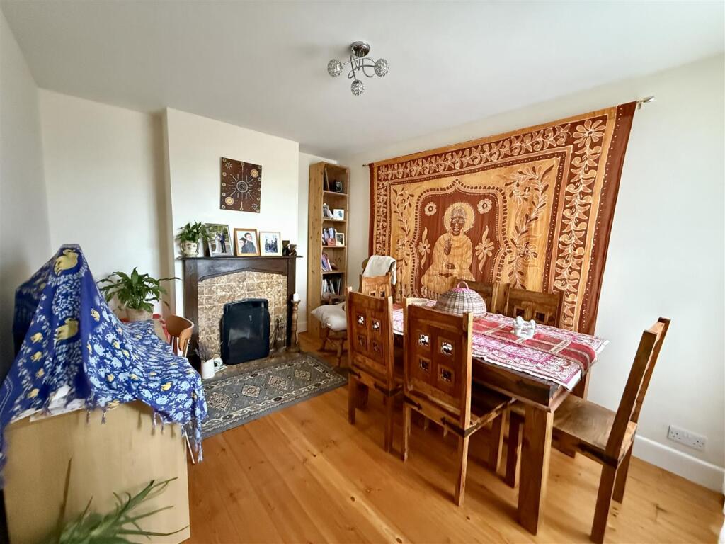 Dining Room: