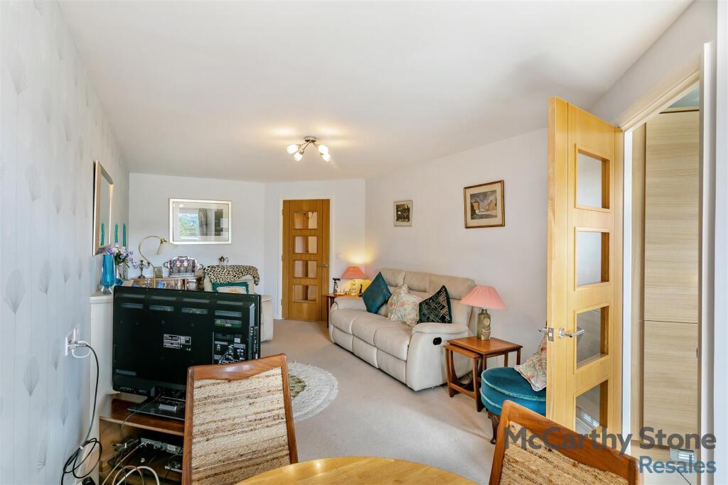 8659918-interior10.jpg