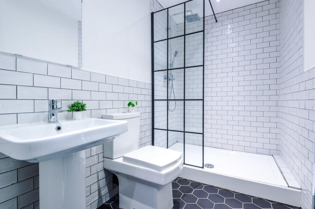 70 Langton Road Bathroom 1