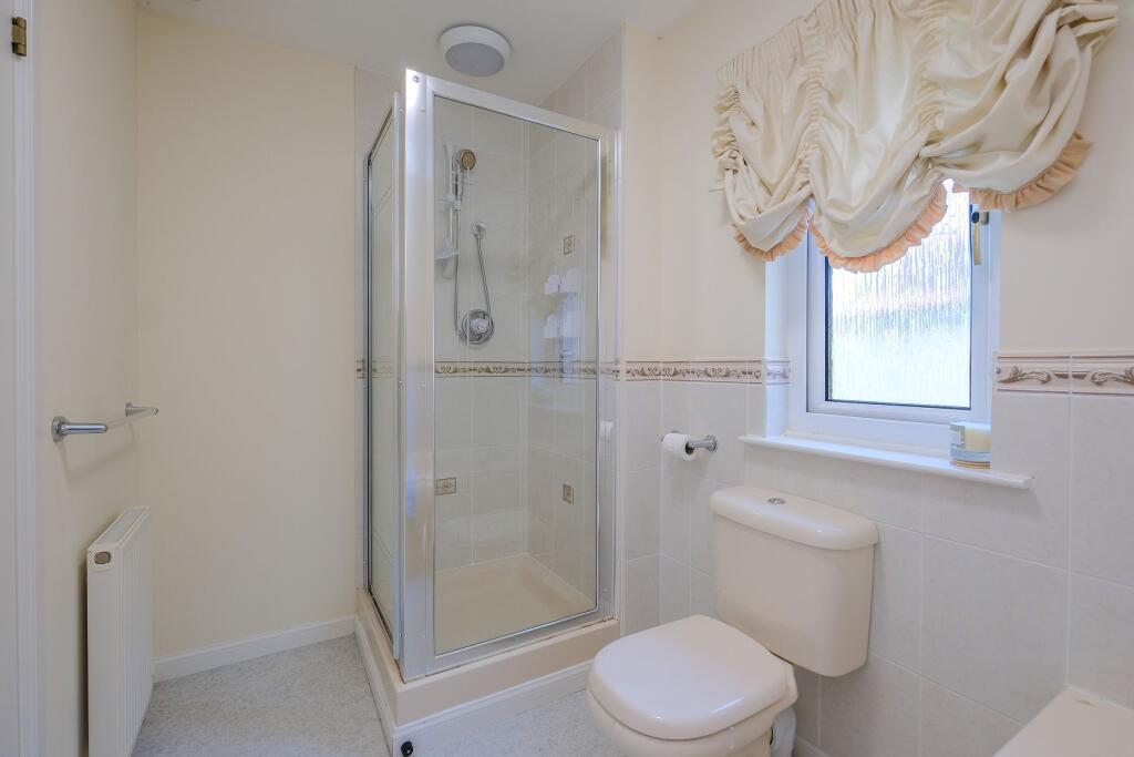 Jack &amp; Jill bath &amp; shower room alternative view