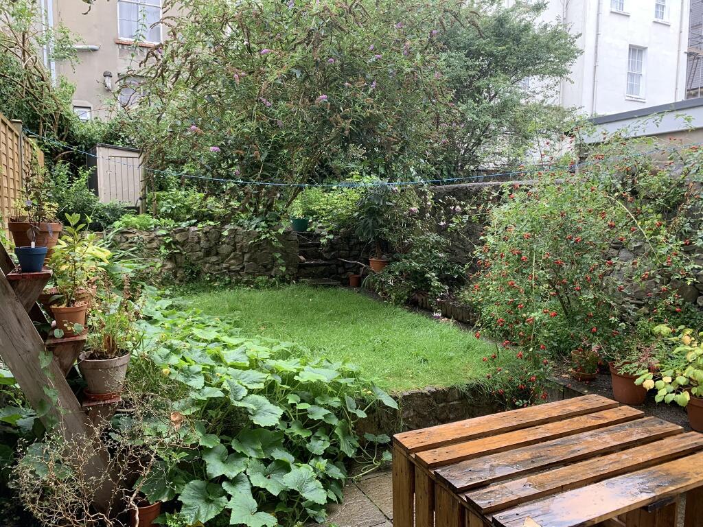 13 Oakfield garden