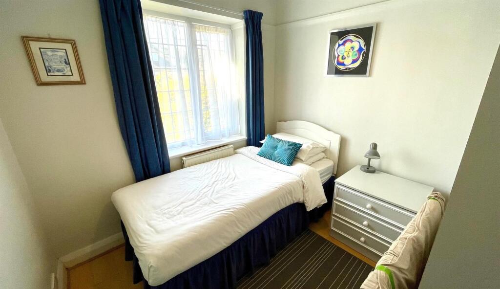 BEDROOM 4
