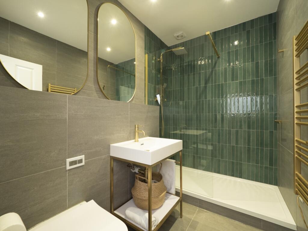 3 2 Southwood shower